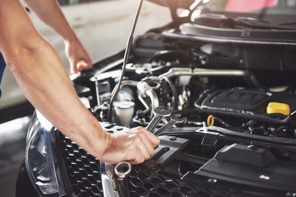 automotive, revolve recruitment, uitzendkracht, monteurs, bandenmonteur