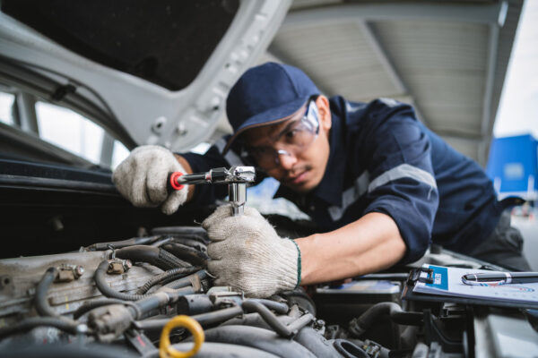 automotive, revolve recruitment, uitzendkracht, monteurs, bandenmonteur
